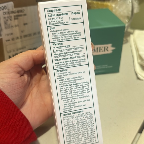 La Mer The Radiant Skintint Broad Spectrum SPF30 Light Medium 32 - Picture 4 of 6